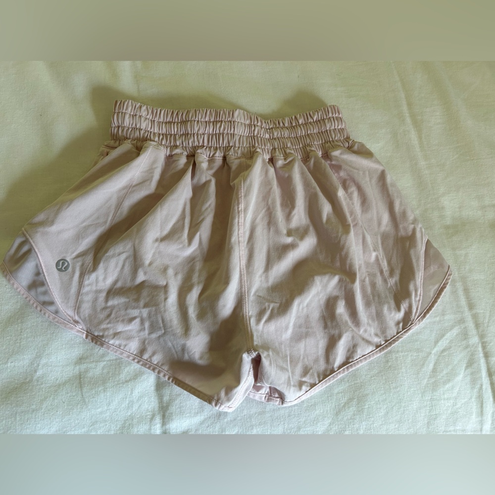 Lululemon Womens high waisted hotty hot shorts - size 4 - Picture 3 of 3